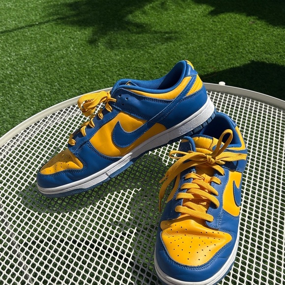 EUC Nike University Of Michigan Dunks - Picture 1 of 10